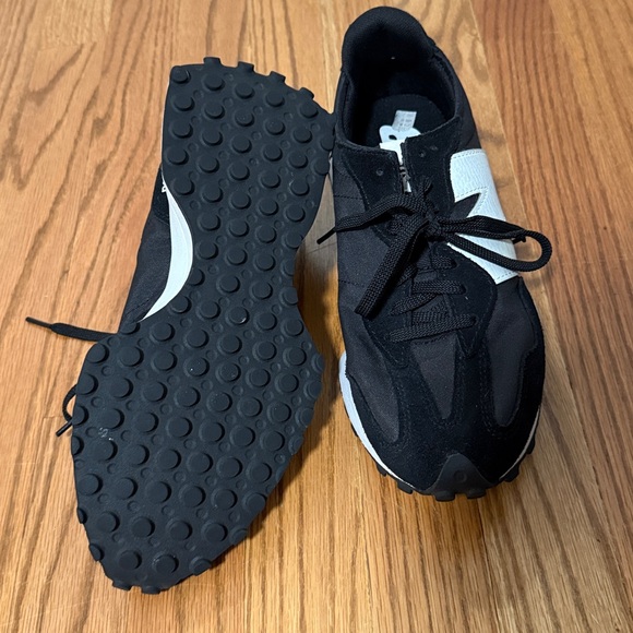 New Balance Classics 327 sneakers size 9 - Picture 3 of 3